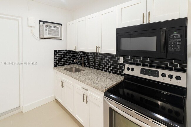 Foto del edificio - 5807 SW 25th St