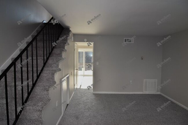 Building Photo - Fully Renovated 2 bedroom unit!!!