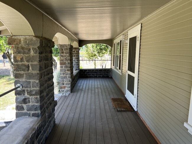 Building Photo - 1851 Magnolia Dr
