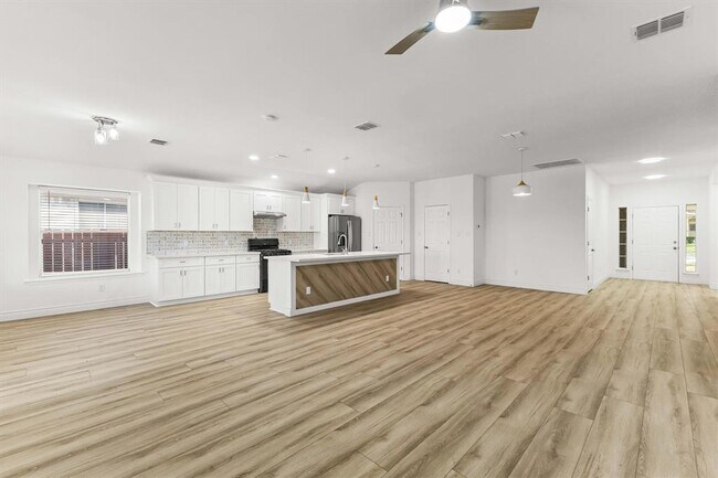 Foto del edificio - 1508 Lochaline Loop