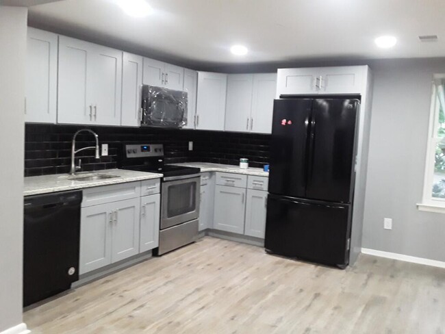 Foto del edificio - 1703 Bromley Est