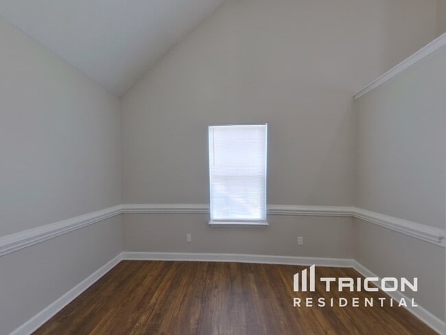 Building Photo - 717 Forest Valley Ln