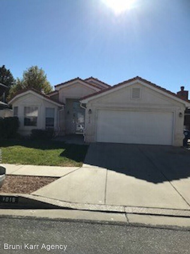 1016 Salinas St SE, Albuquerque, NM 87123