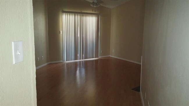 Foto del edificio - 8545 Midpark Rd