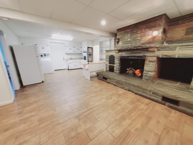 Foto del edificio - 47 Whitmore Ln