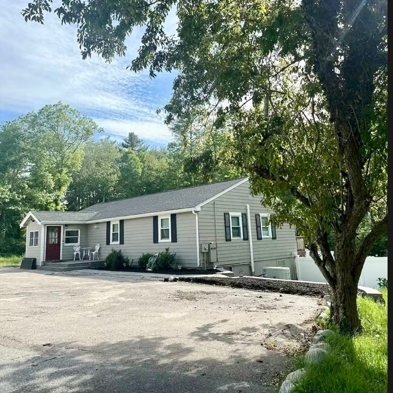 Primary Photo - 29 Fresh Pond Cir