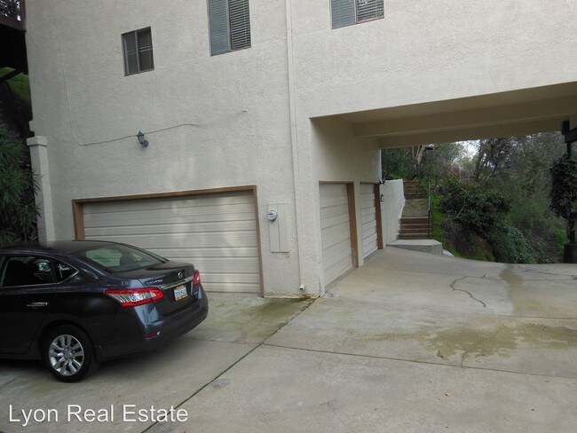 Building Photo - 554 Encina Dr