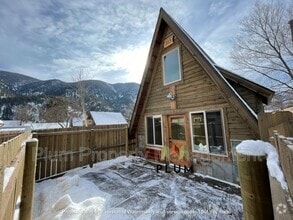 Building Photo - 213 Sommers St