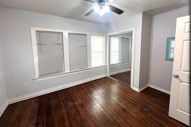 Building Photo - 2616 Rosedale St