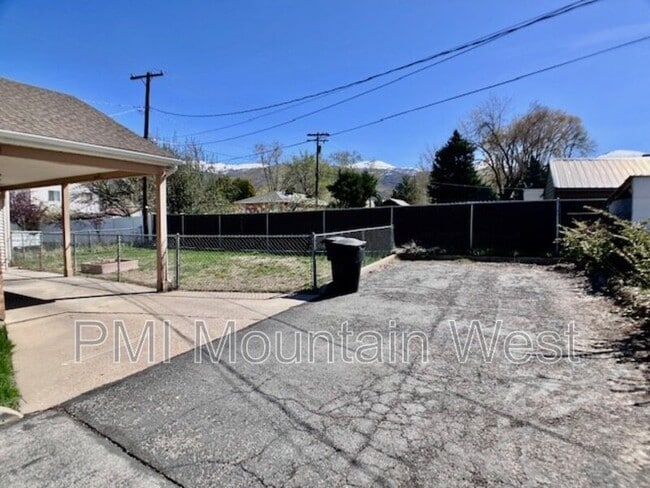 Building Photo - 142 N 200 W