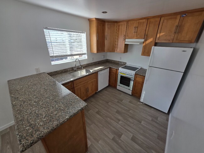 Foto del edificio - 8034 Ney Ave