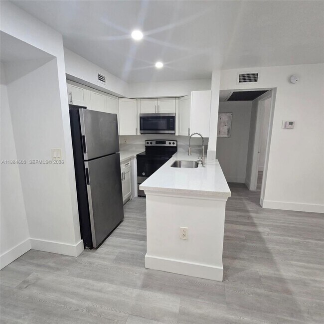 Foto del edificio - 10020 Winding Lake Rd