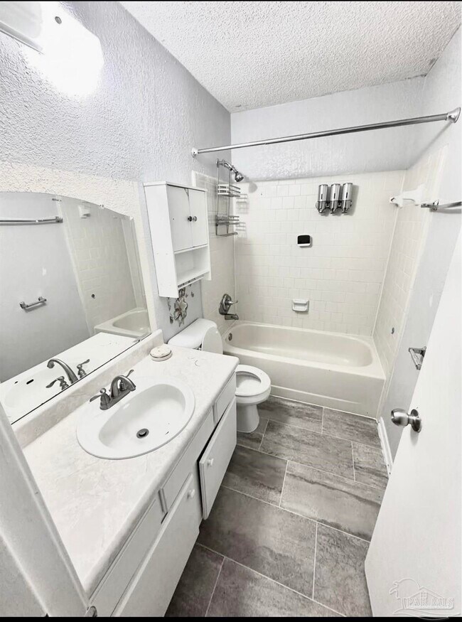 Building Photo - 8136 Stonebrook Dr