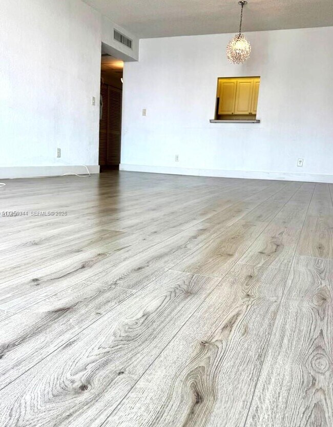 Foto del edificio - 19380 Collins Ave