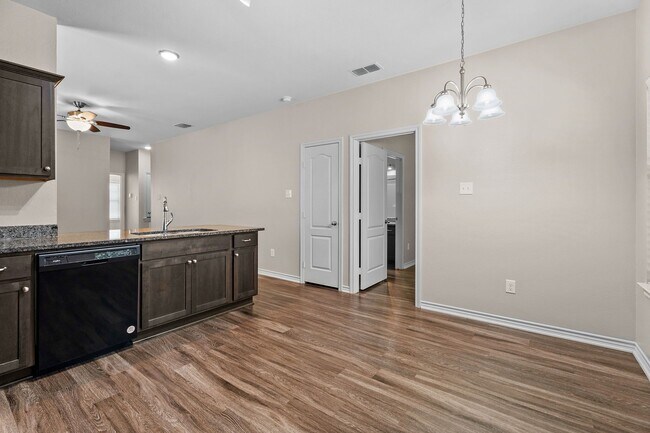 Building Photo - 807 Hamilton Pk Dr