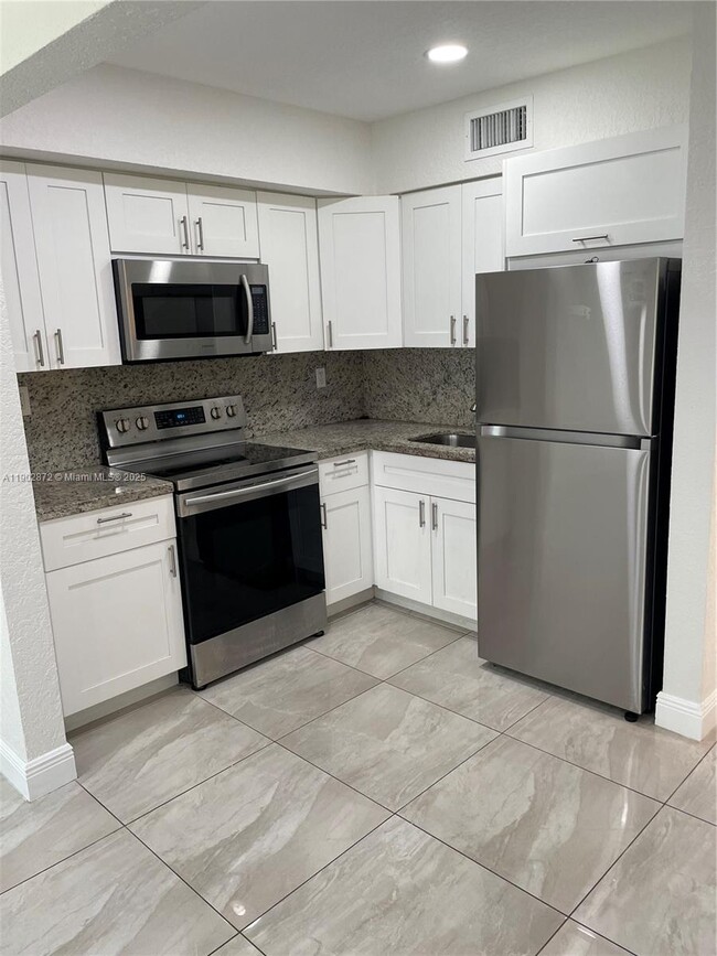 Building Photo - 1515 S 14th Ave