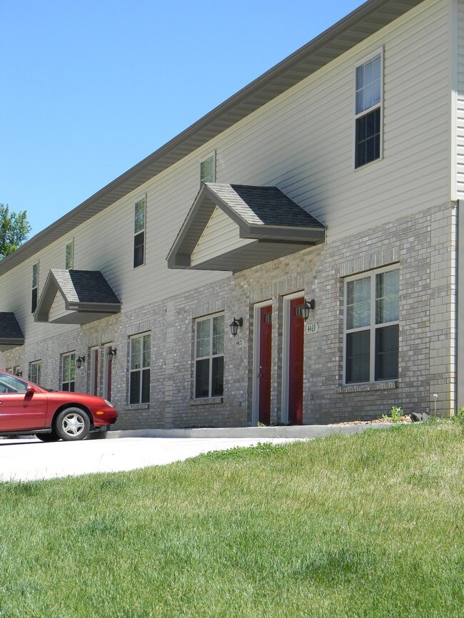 Seasons Brook Estates Townhomes for Rent Columbia, MO