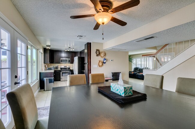 Building Photo - FULLY FURNISHED HOME*COVERED PATIO*SPARKLI...