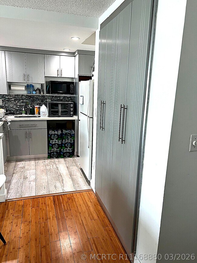 Building Photo - 3522 NE 171 St
