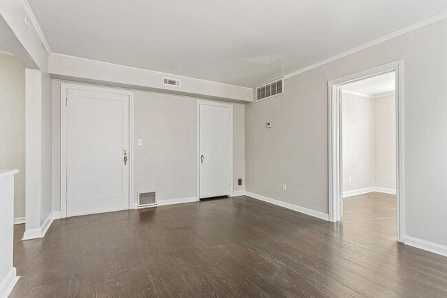 Foto del edificio - 2419 N Harvey Ave