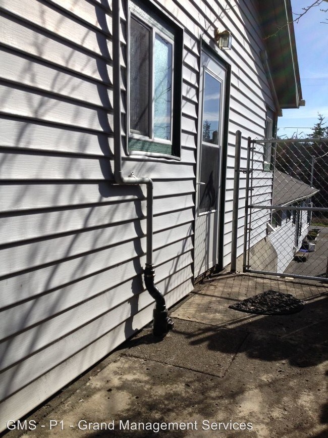 Foto del edificio - 1 br, 1 bath House - 491 1/2 9th Avenue
