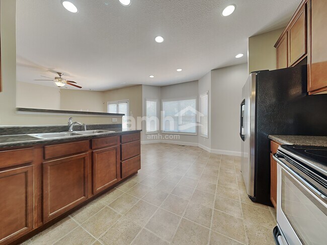 Building Photo - 4721 Dawn Oaks Ln