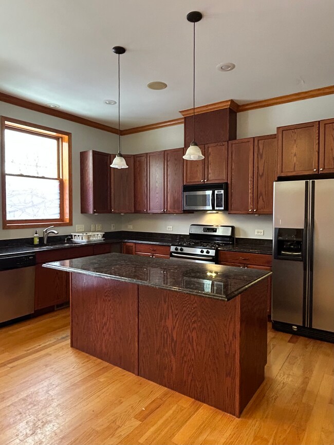 Cocina - 1901 S May St