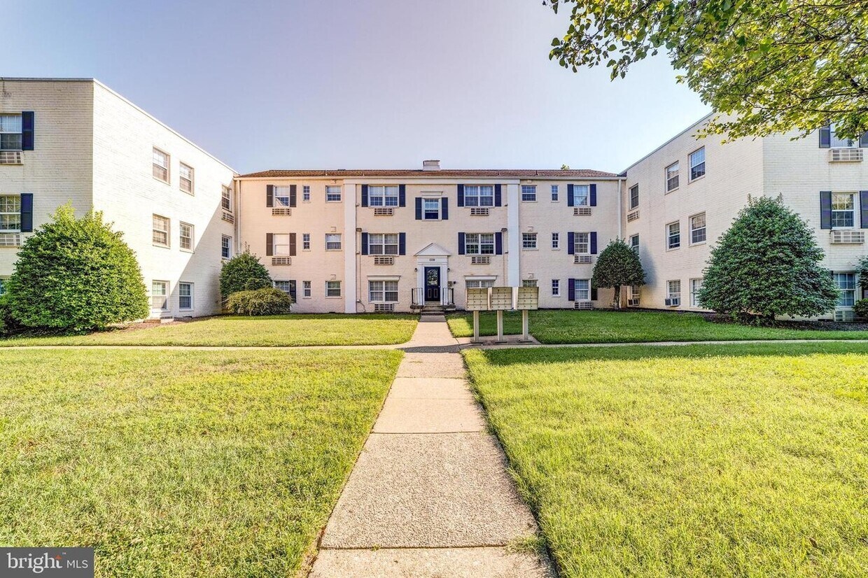2239 Farrington Ave Unit 302, Alexandria, VA 22303 Condo for Rent in