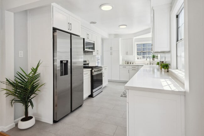Building Photo - 526 Avenue A