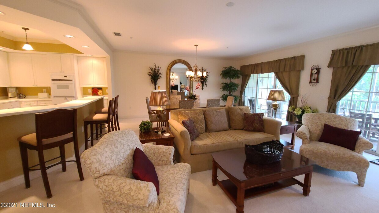 Foto principal - 355 N Shore Cir