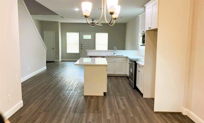 Building Photo - 2218 Bringhurst St