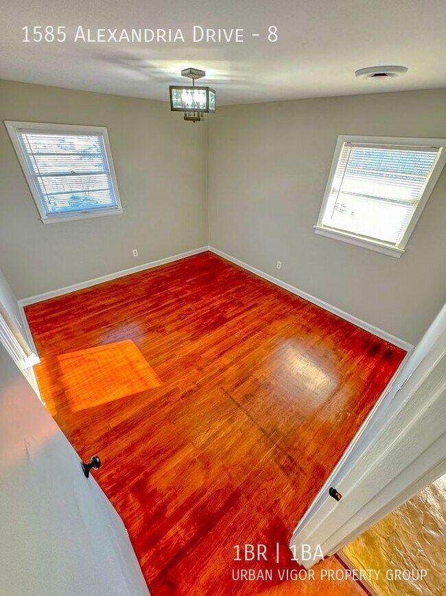 Building Photo - 1 Bedroom / 1 Bath - Apartment