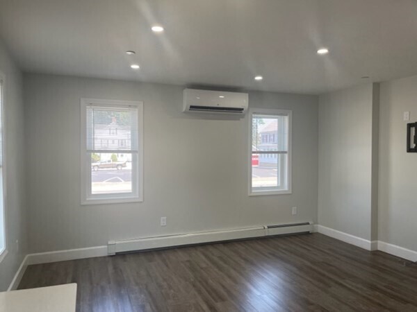 Building Photo - 129 Pleasant St