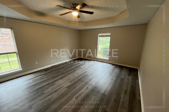 Building Photo - Newly Renovated Brick Home!