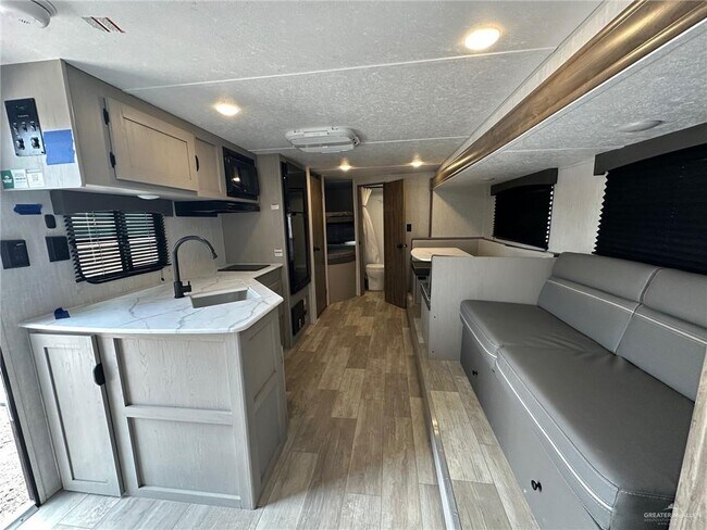 Building Photo - 11 Wynn Dr