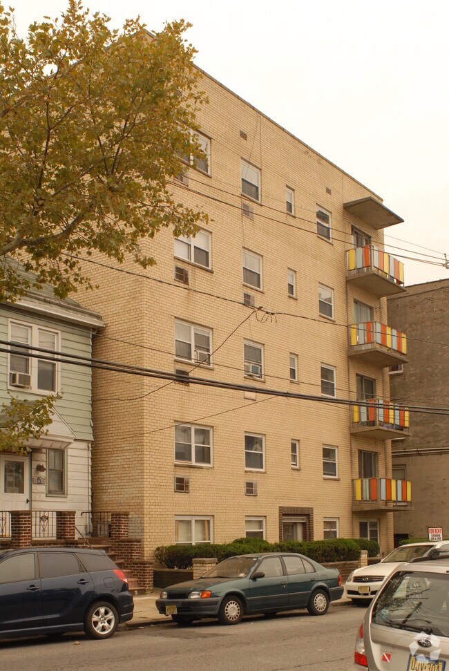 Foto del edificio - 256 Fowler Ave