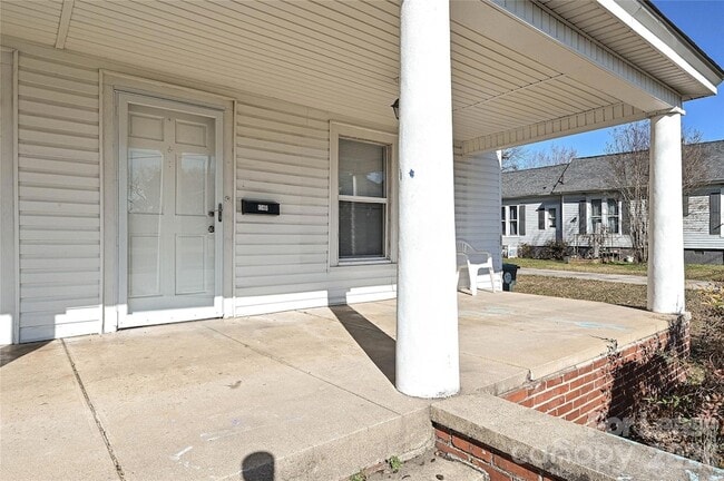 Foto del edificio - 134 Saluda St