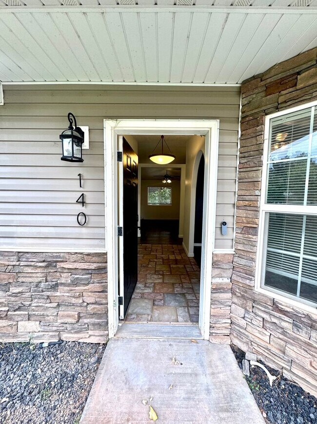 Foto del edificio - Charming 3 Bed, 2 Bath Home in Quiet Cul-de-Sac – Pet Friendly!! RV Parking!
