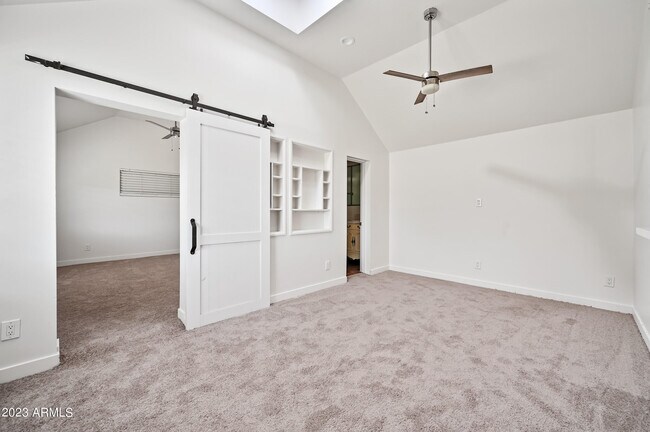 Foto del edificio - 1840 W Glenrosa Ave