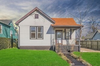 Building Photo - 908 Gilmore Ave