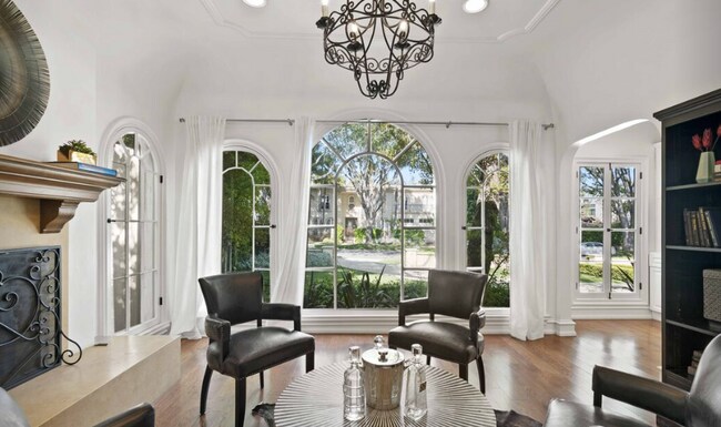Foto del edificio - 521 N Alpine Dr
