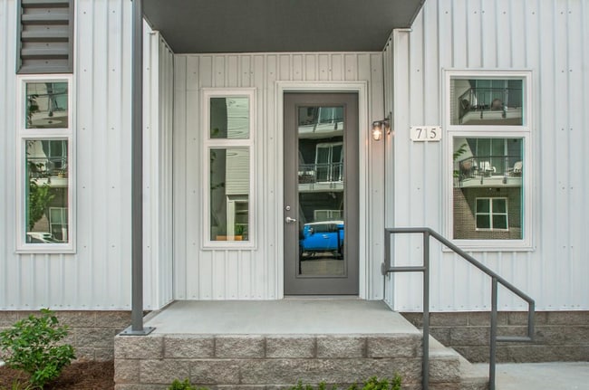 Building Photo - 727 Cleo Miller Dr