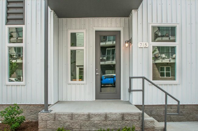 Foto del edificio - 727 Cleo Miller Dr