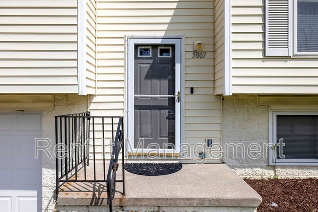 Foto del edificio - 5807 N 61st Avenue