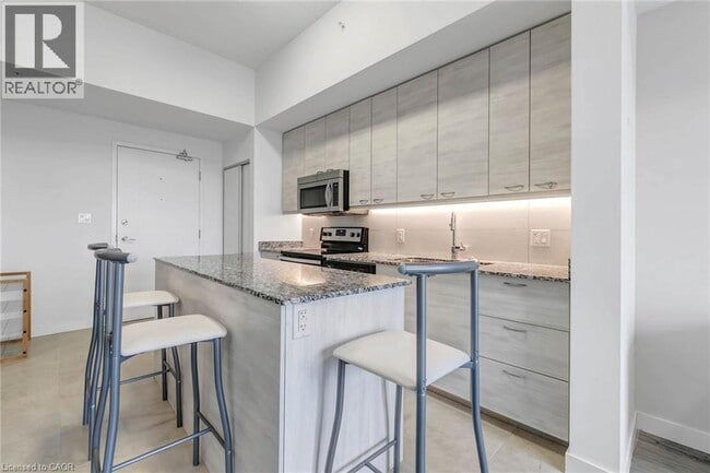 Building Photo - 280 Lester St