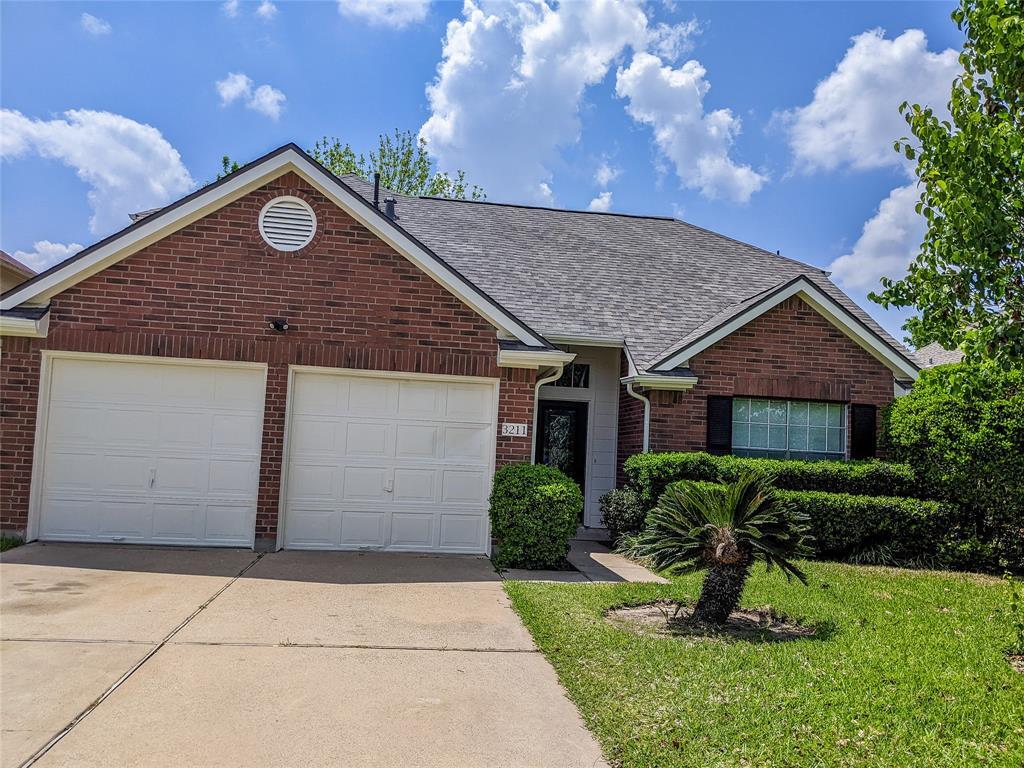 Foto principal - 3211 Bent Brook Way