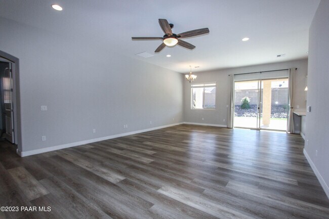 Building Photo - 6185 E Beecher Loop