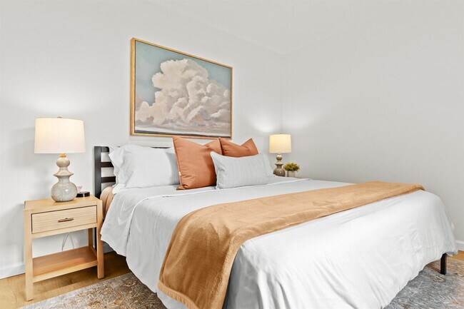 Building Photo - 22 2nd St