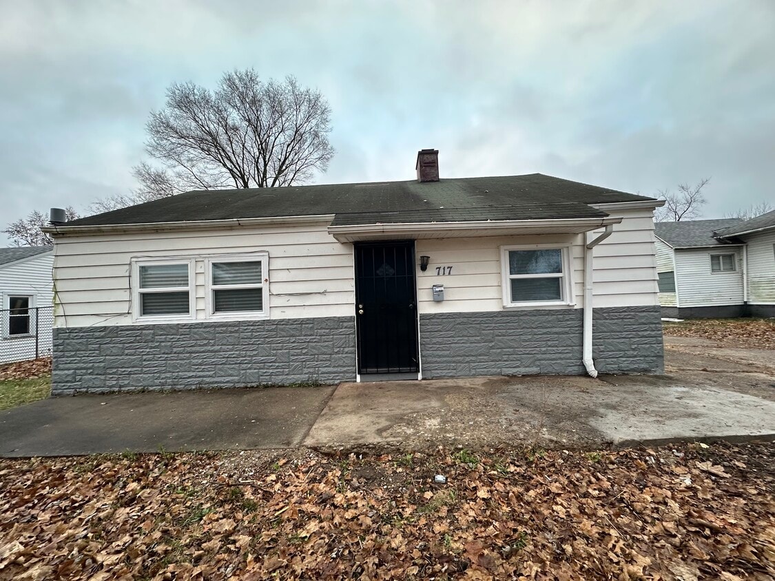 Primary Photo - 717 Sheridan St