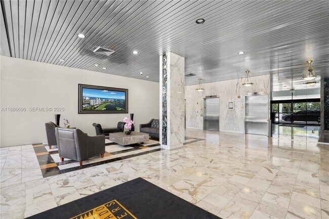 Foto del edificio - 3675 N Country Club Dr